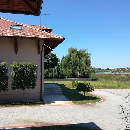 Motel Jezero Mladenovac Exterior foto