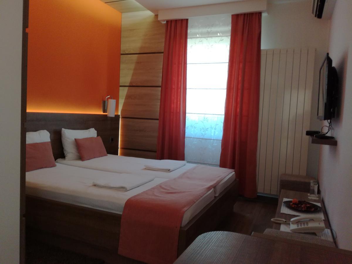 Motel Jezero Mladenovac Exterior foto