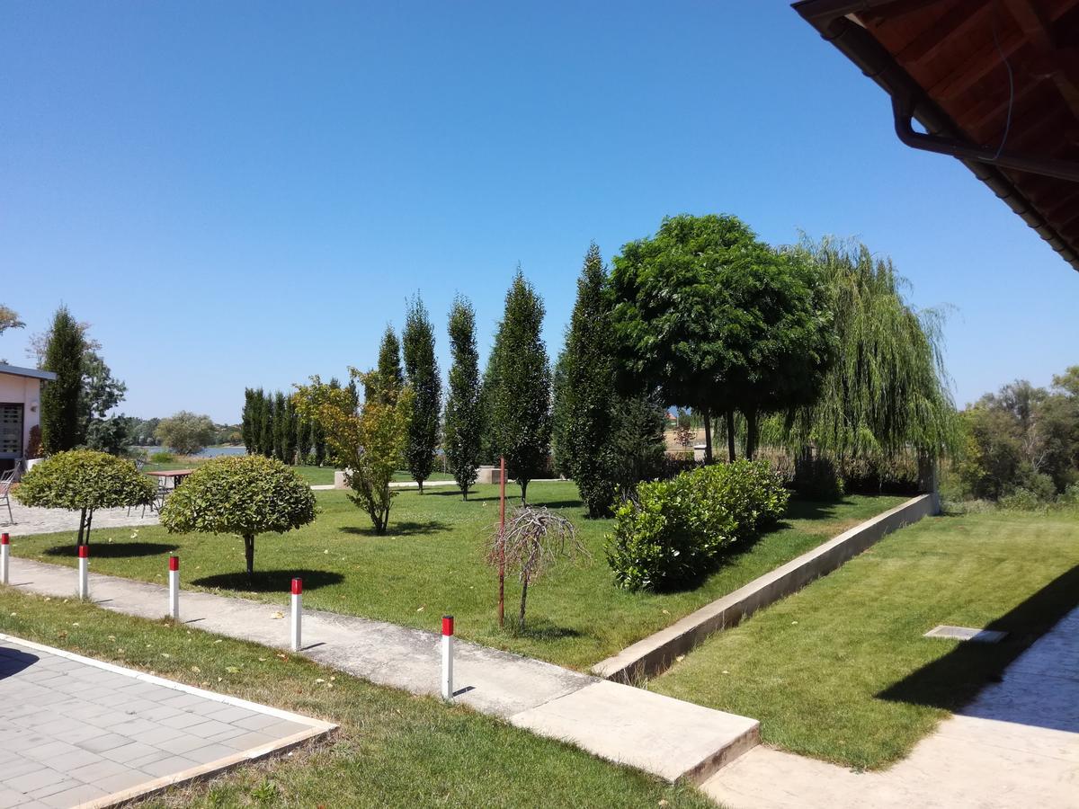 Motel Jezero Mladenovac Exterior foto